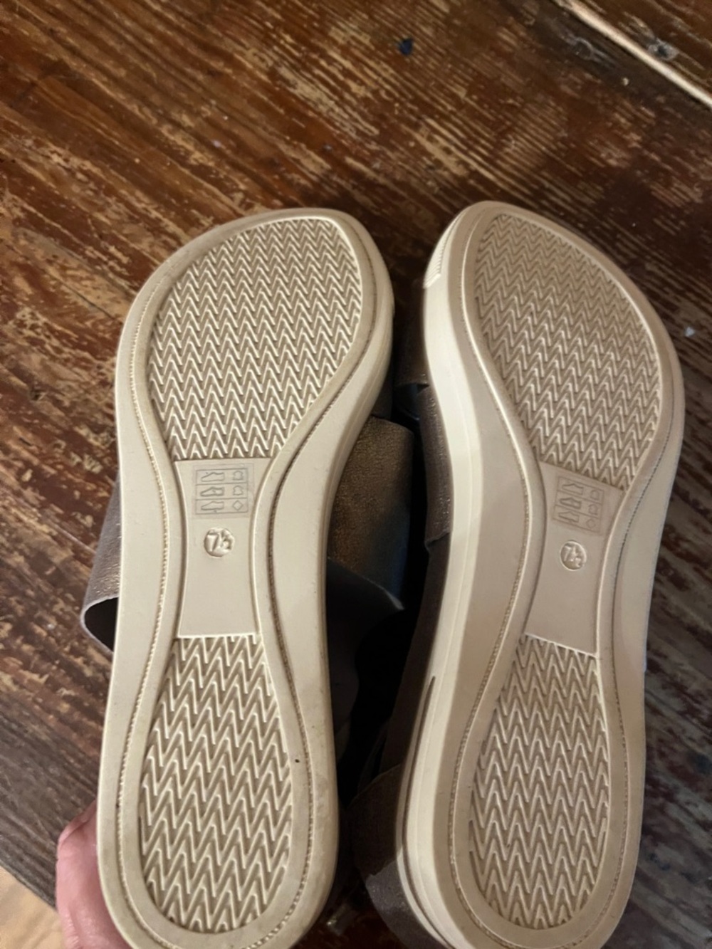 Eileen Fisher Metallic Sport Suede Sneaker Sandal Size 7.5 - Picture 4 of 4